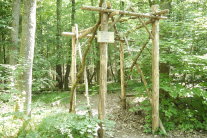 Leichte Holzkonstrukion als Tor