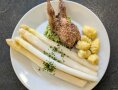 Spargel mit Erbsendip, gebratene Wachteln dazu Gnocchi