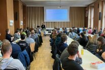 Die Teilnehmer des Infotages in der Aula in Roth.